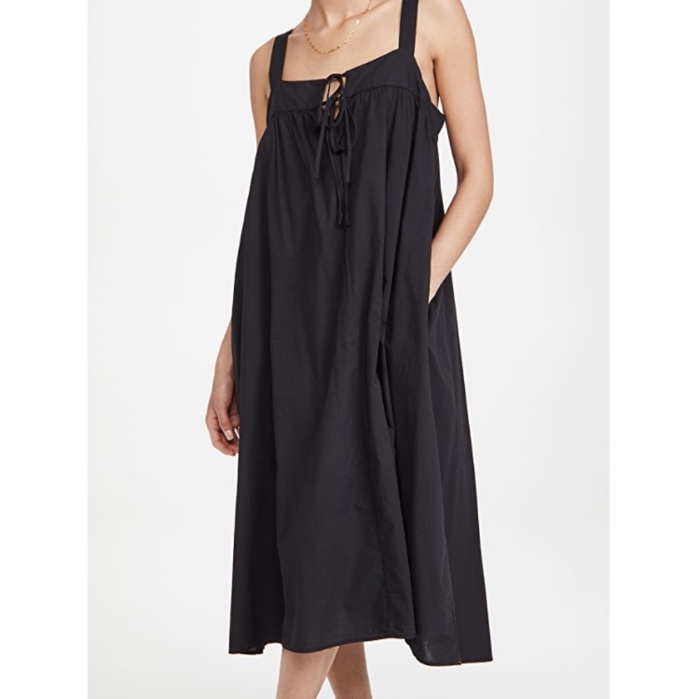 XiRena Kynsley dress in black, size M and L, NWT